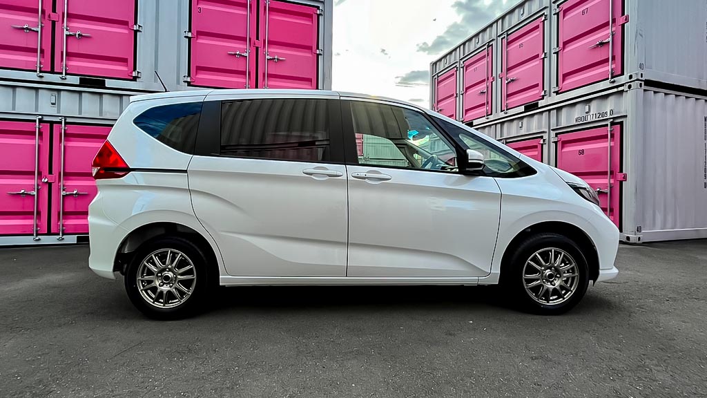 HONDAフリードに使用していました　スタッドレス4本セット　2/6までこのお値段でお譲りします。 ホンダ フリード 2024年モデル AIR Honda SENSING 4WDの価格・性能